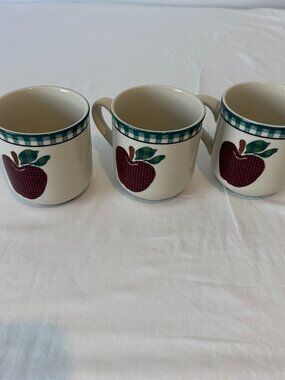 Set of 3 International China Applejack Coffee Mugs Ingleman Designs Plaid Apple